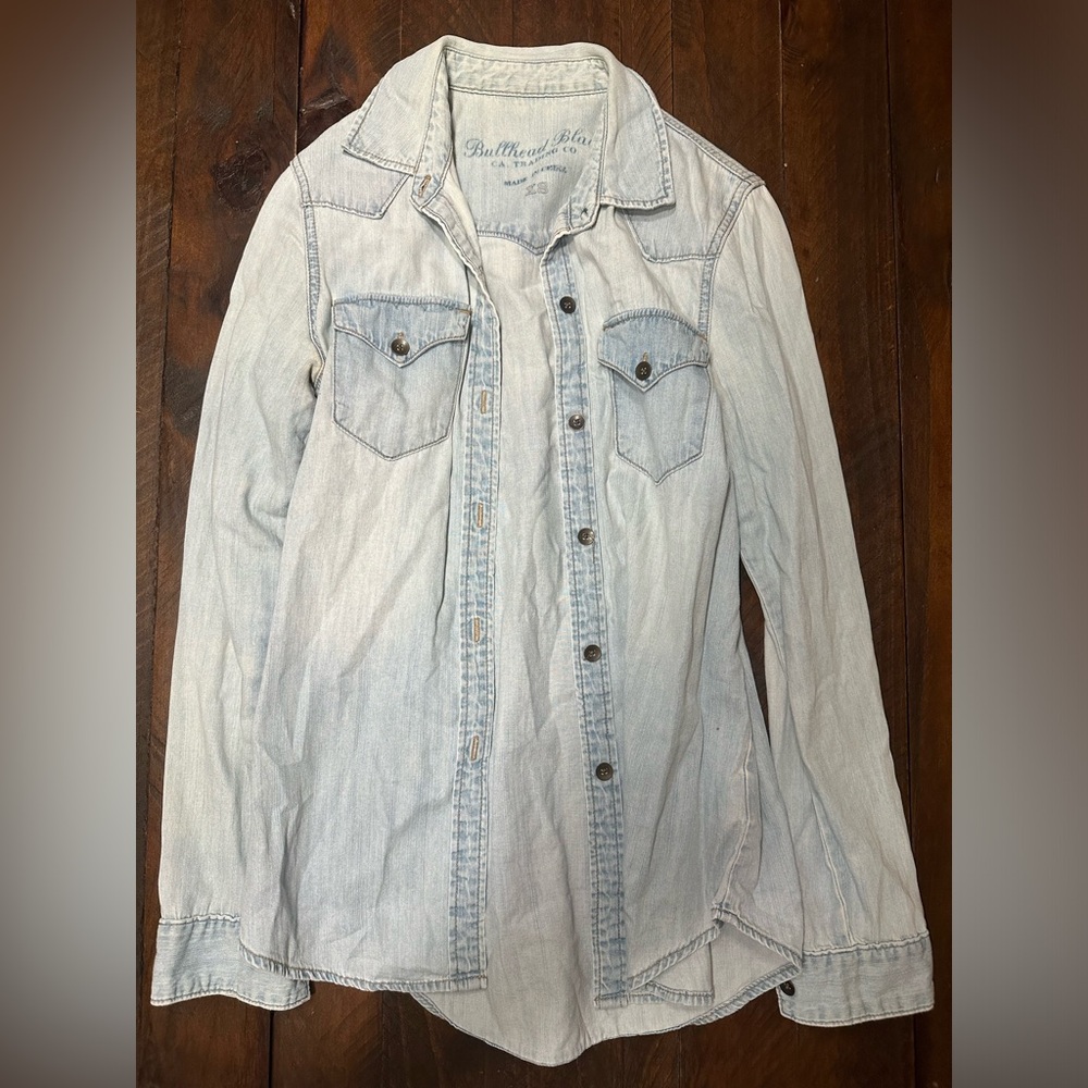 Bullhead women’s XS denim long sleeve snap button up shirt